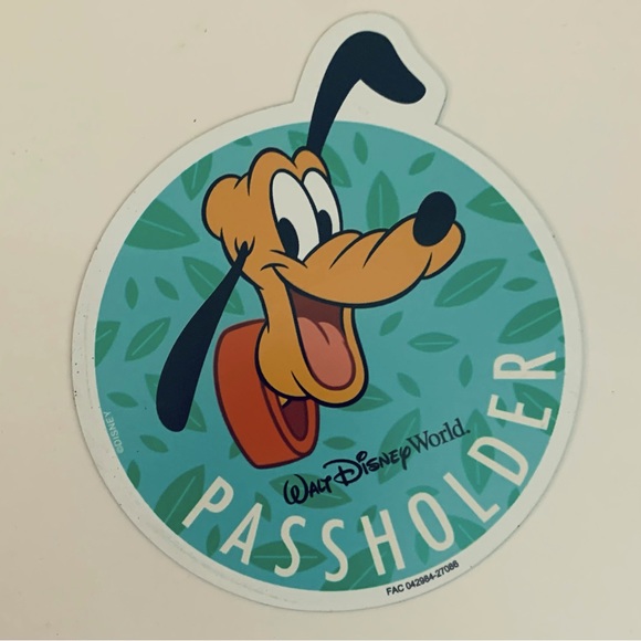DISNEY  *Limited Edition* Disney
World Pluto Magnet 2019
Large Collector item - Picture 5 of 8